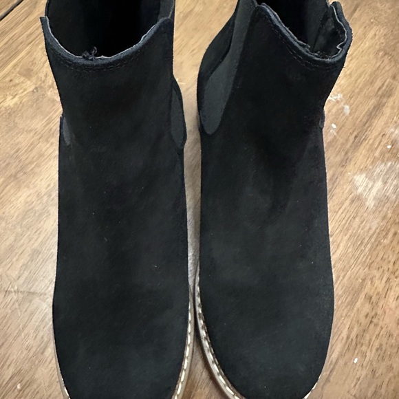 Bertuchi Black Suede Chelsea Boots - Picture 4 of 6